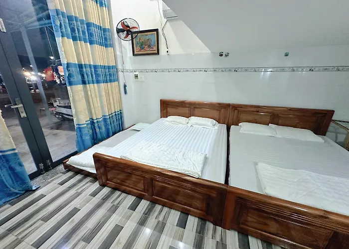 Khách Sạn Lý Phú Quý Отель *