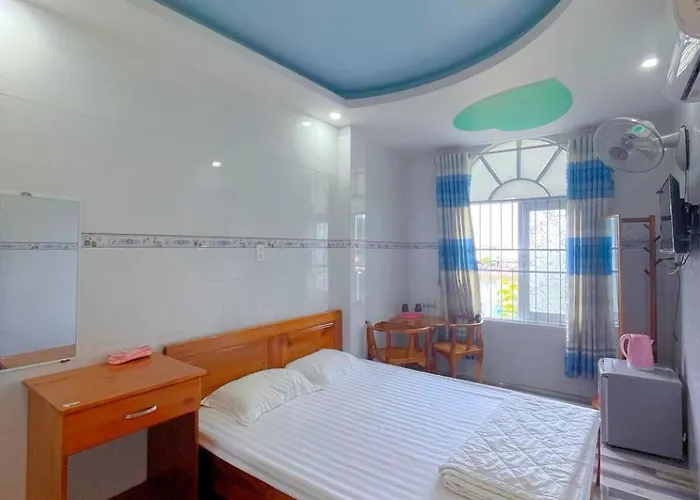 Отель Khách Sạn Lý Phú Quý *